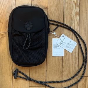 Lululemon cross body pouch